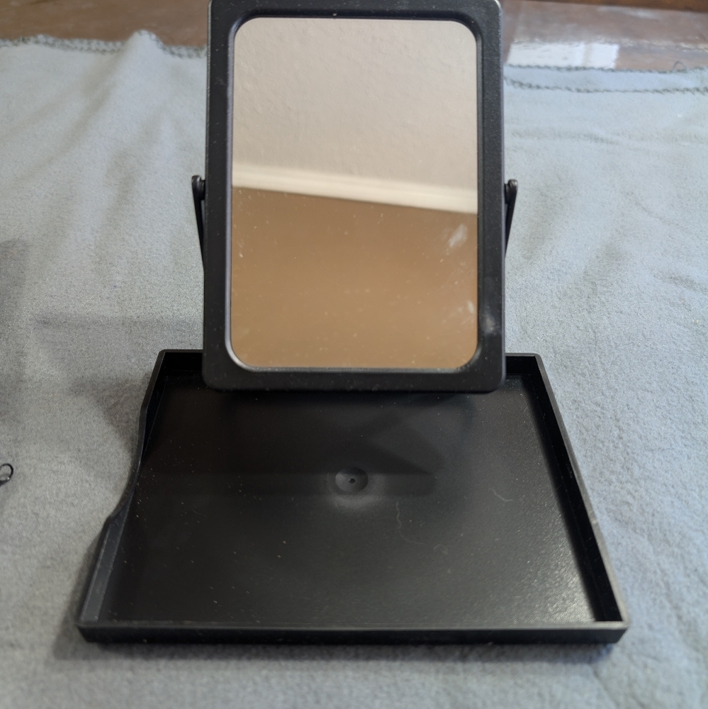 NEW Mary Kay portable‎ mirror with stand zippered mesh bag included